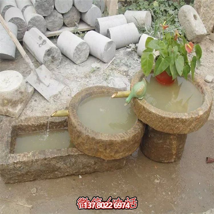 古老農村石槽流水魚缸，傳統擺件裝飾景觀