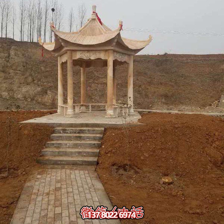 色彩斑斕的晚霞紅涼亭，讓您享受中式園林的繽紛景點