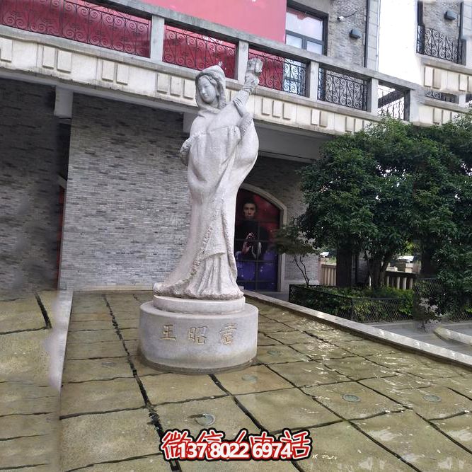 傳承歷史的美，贊美女王的神奇雕像