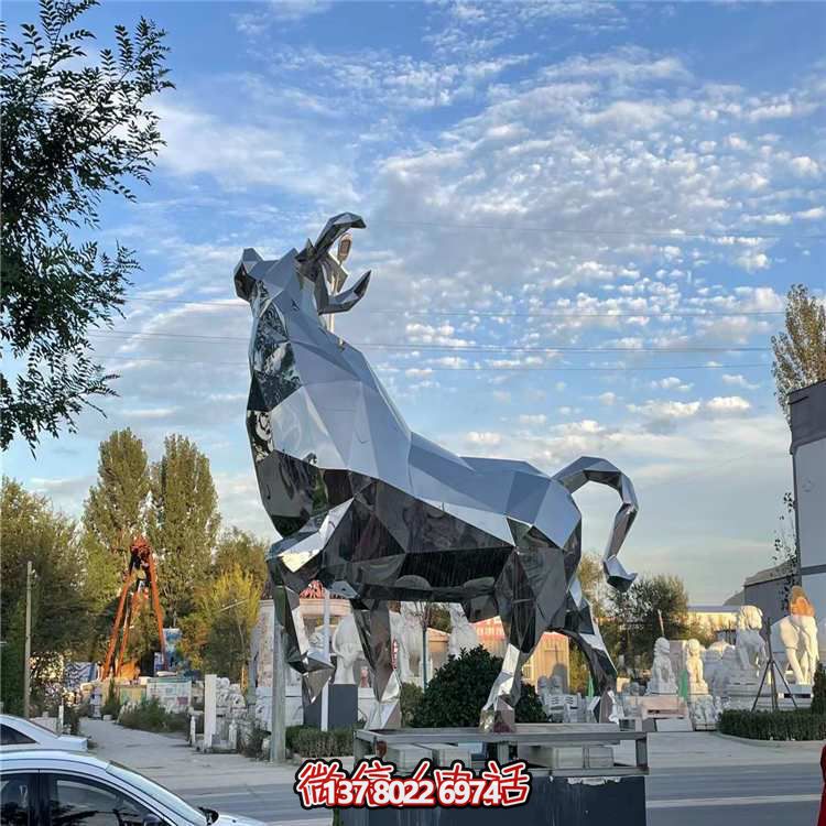 大型不銹鋼牛雕塑，拋光切面