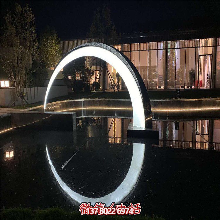 不銹鋼發(fā)光圓環(huán)雕塑，點(diǎn)亮戶外園林景觀