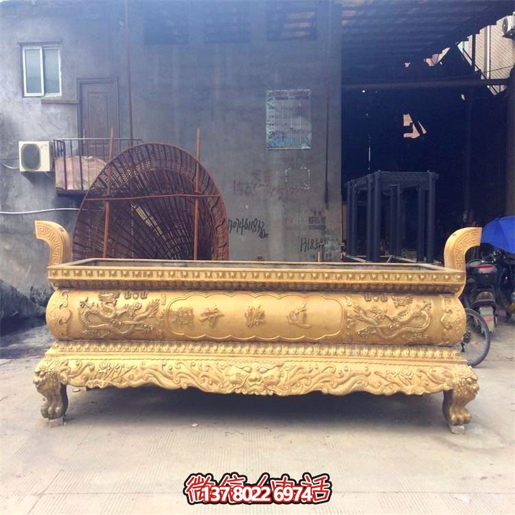 平口鍍金仿古香爐，為寺廟和戶外添彩