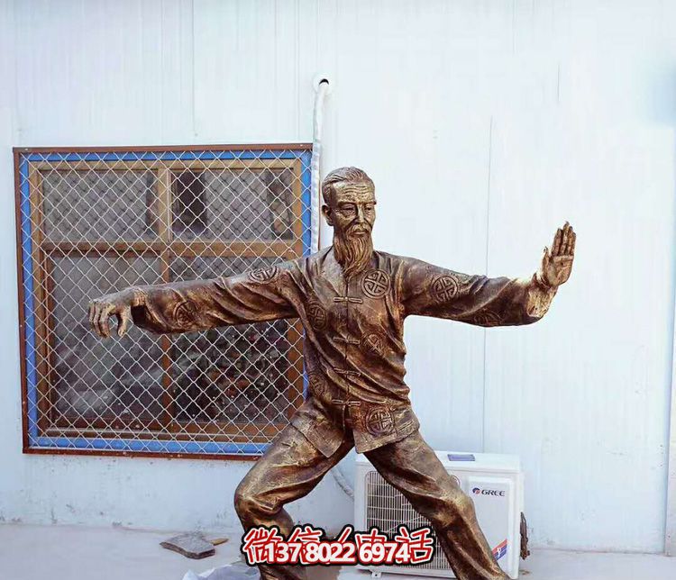 太極拳老人銅雕，讓景區(qū)更加精彩
