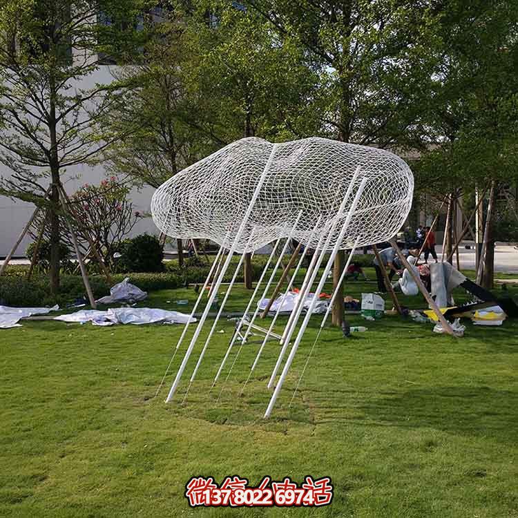 不銹鋼祥云雕塑，點綴美麗的戶外草坪