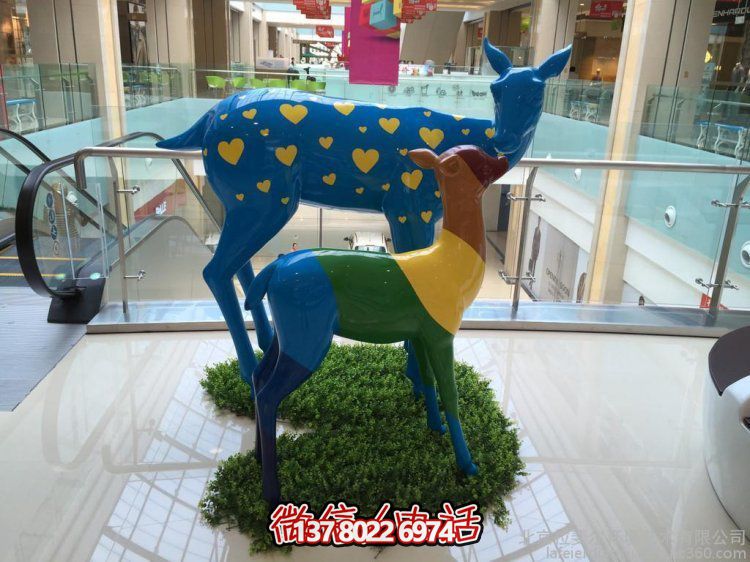 玻璃鋼手工彩繪小鹿擺件，為你的商場增添溫馨美感