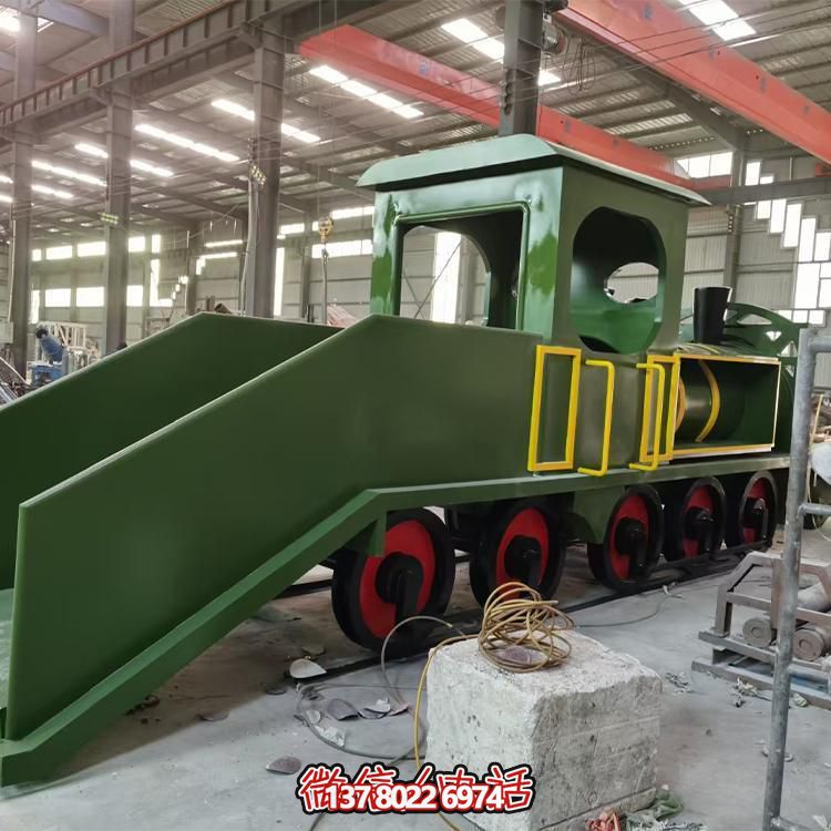 精致不銹鋼車(chē)頭雕塑，給游樂(lè)園增添時(shí)尚色彩