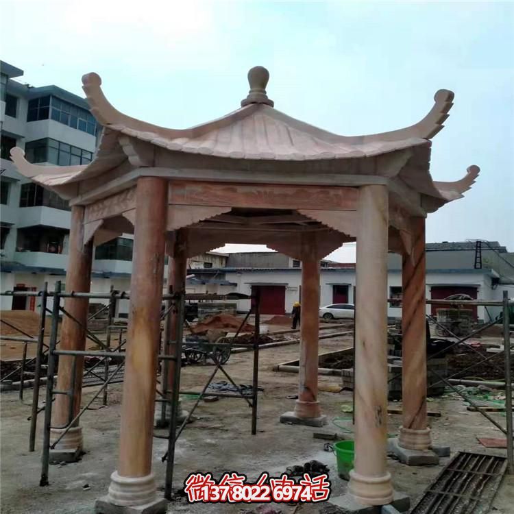 仿古涼亭，盡情欣賞晚霞染紅的美景