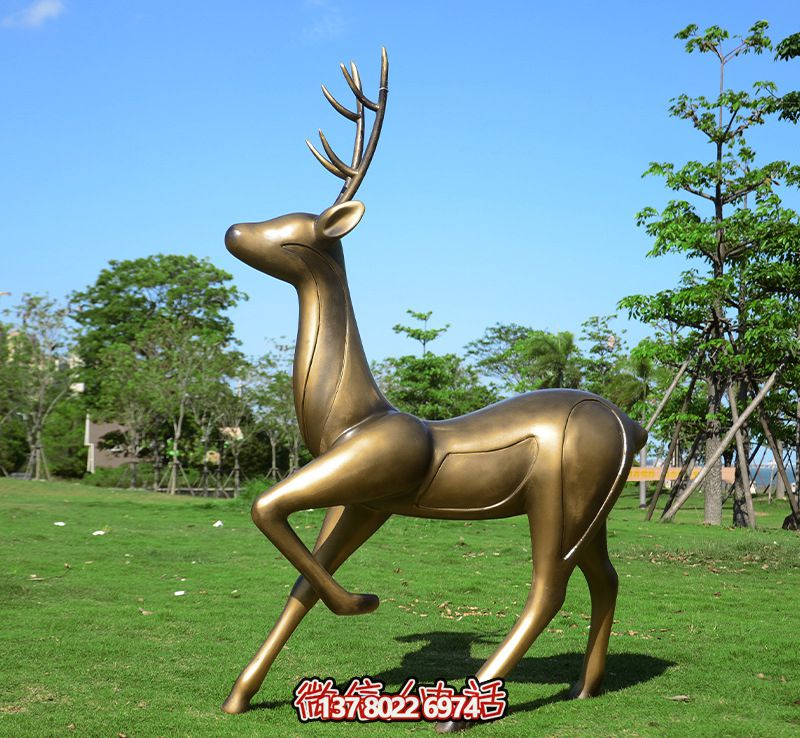 鹿行走戶外園林雕塑 鹿行走戶外園林雕塑