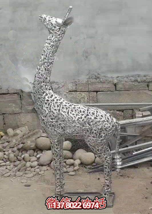 以藝術(shù)打造不銹鋼小鹿雕塑，讓?xiě)敉鈭@林景觀更加鏤空精美