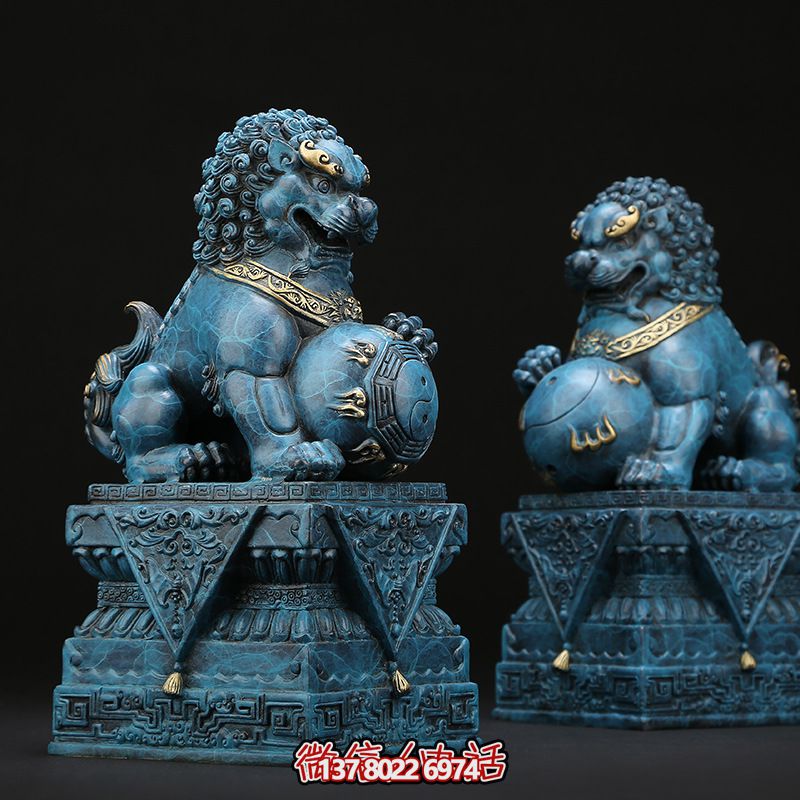 仿古青銅獅子雕塑，為景區(qū)創(chuàng)意增添古樸色彩