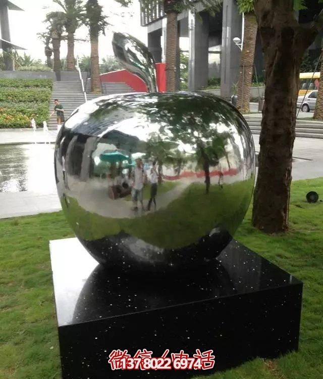 不銹鋼蘋果雕塑擺件，讓你的戶外空間更有創意！