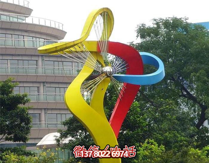 美輪美奐的不銹鋼彩虹舞景觀雕塑，點綴小區環境