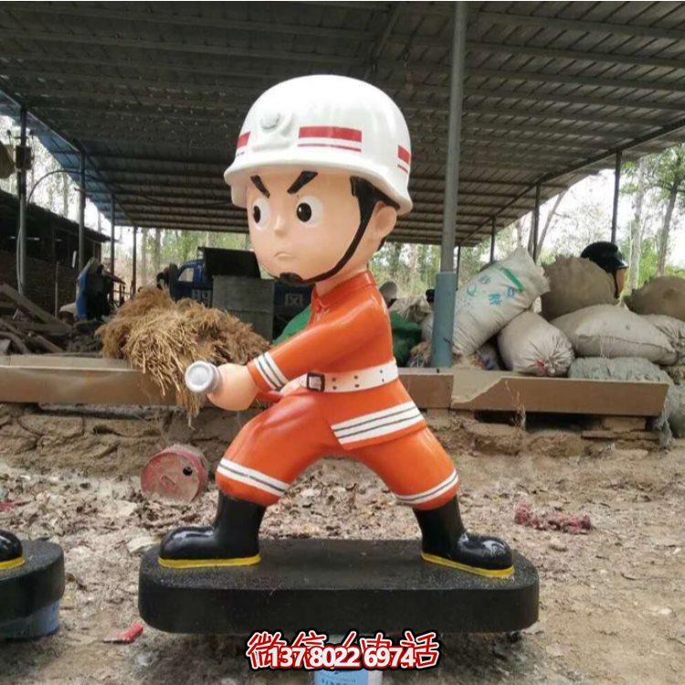 消防英雄銅雕塑像，為廣場添彩