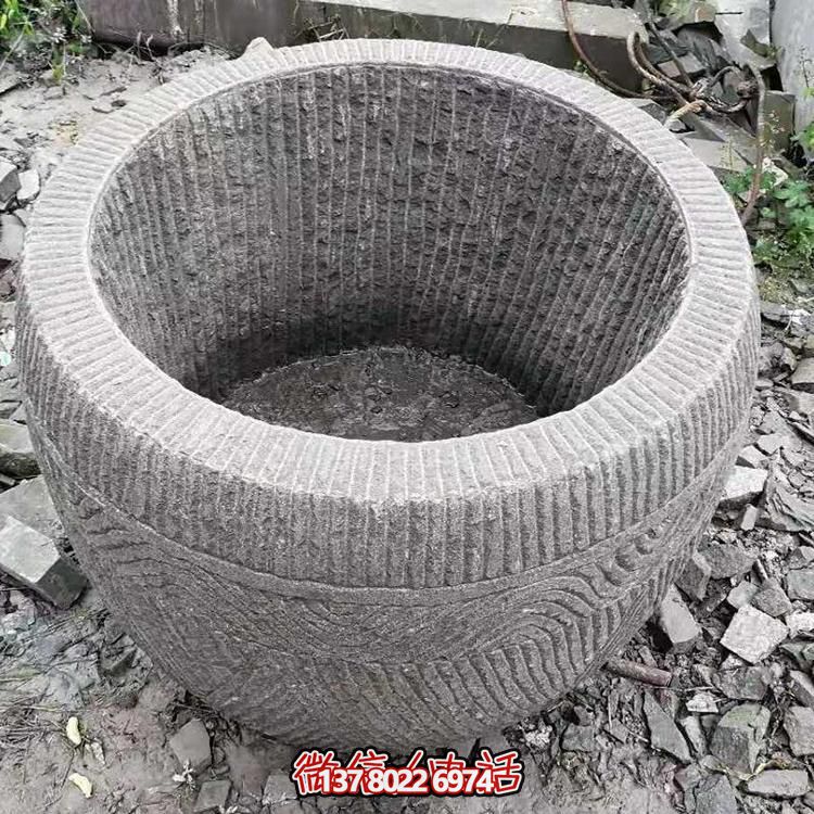 古老石槽，精致圓形養(yǎng)魚(yú)水缸
