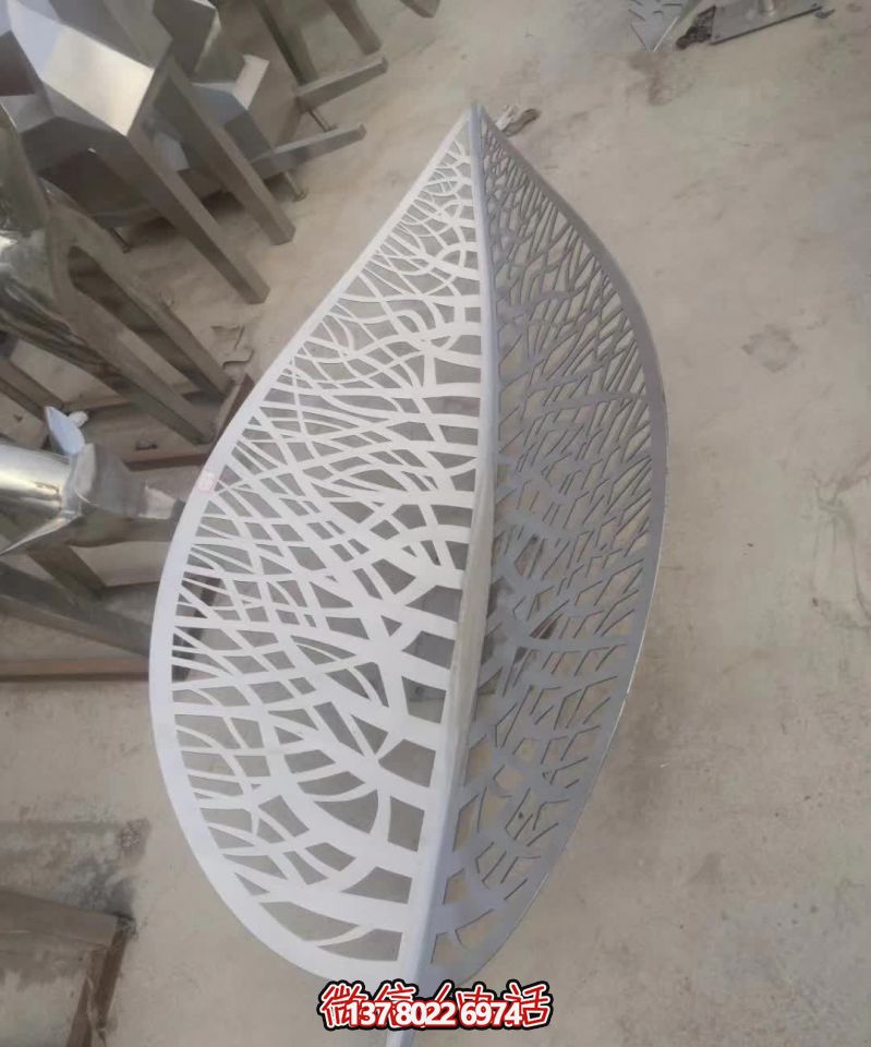 不銹鋼樹葉雕塑,給醫(yī)院藝術(shù)造型帶來(lái)絢麗美觀 不銹鋼樹葉雕塑,給醫(yī)院藝術(shù)造型帶來(lái)絢麗美觀