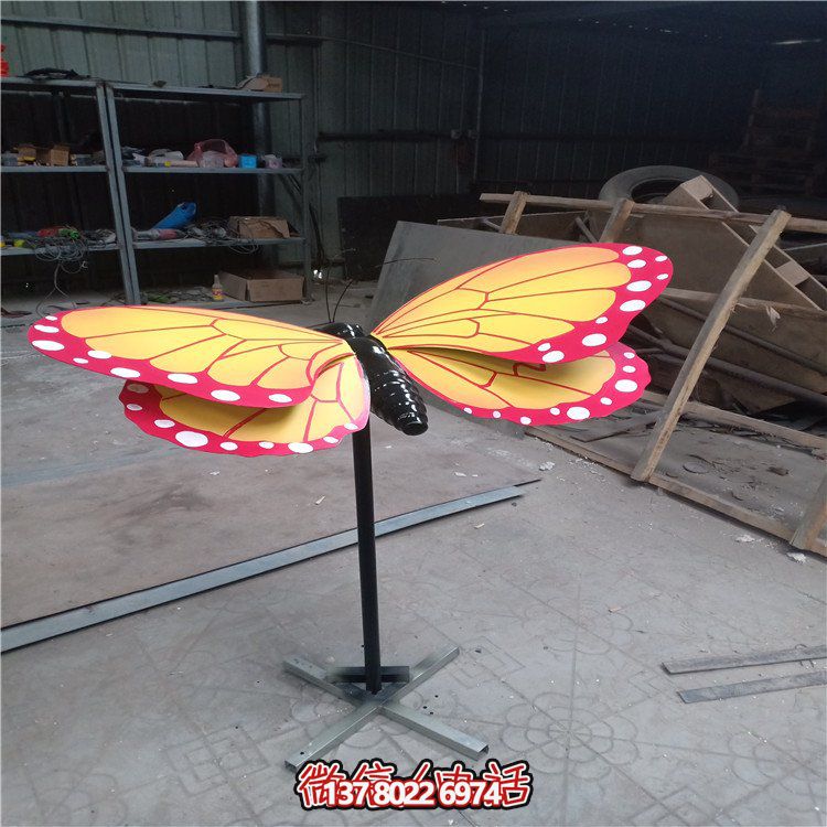 不銹鋼仿真蝴蝶雕塑，藝術性融入綠蔭公園