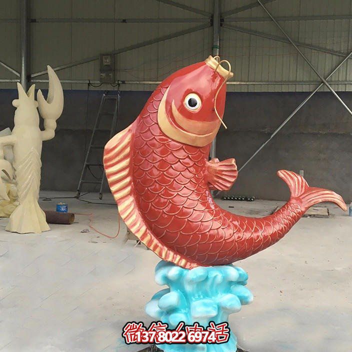 動(dòng)物海洋館玻璃鋼仿真彩繪鯉魚(yú)噴水?dāng)[件