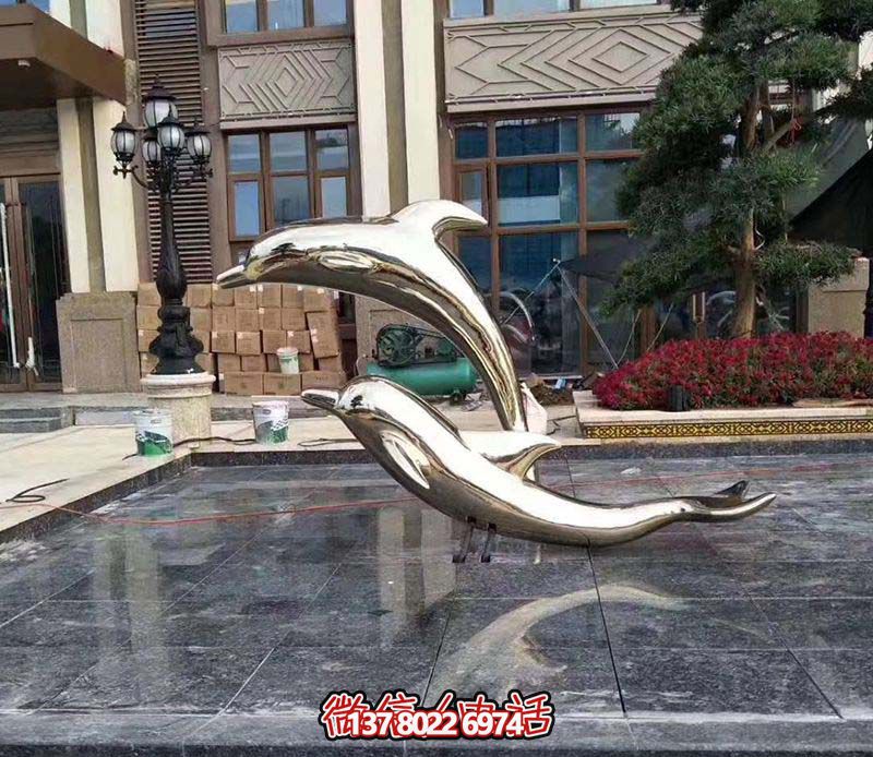 院內(nèi)庭院兩只跳躍的不銹鋼海豚雕塑 院內(nèi)庭院兩只跳躍的不銹鋼海豚雕塑