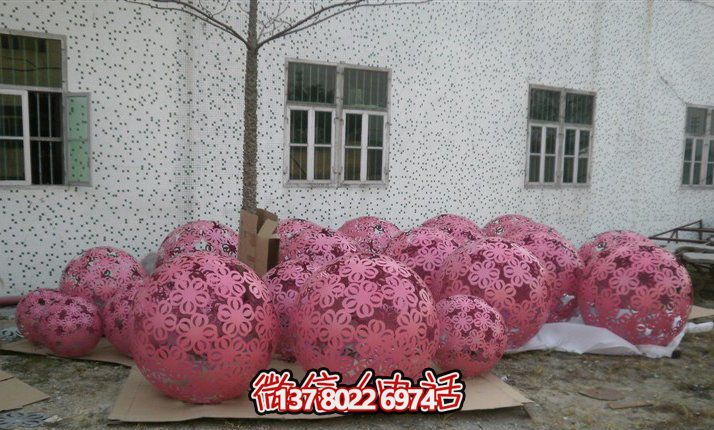 公園創(chuàng)意不銹鋼粉色鏤空球雕塑 公園創(chuàng)意不銹鋼粉色鏤空球雕塑